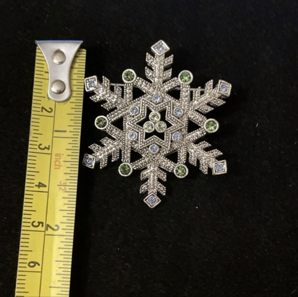 Vintage Trifari Silver Tone Crystal Snowflake Pin/Brooch Unmarked EUC - Picture 6 of 14